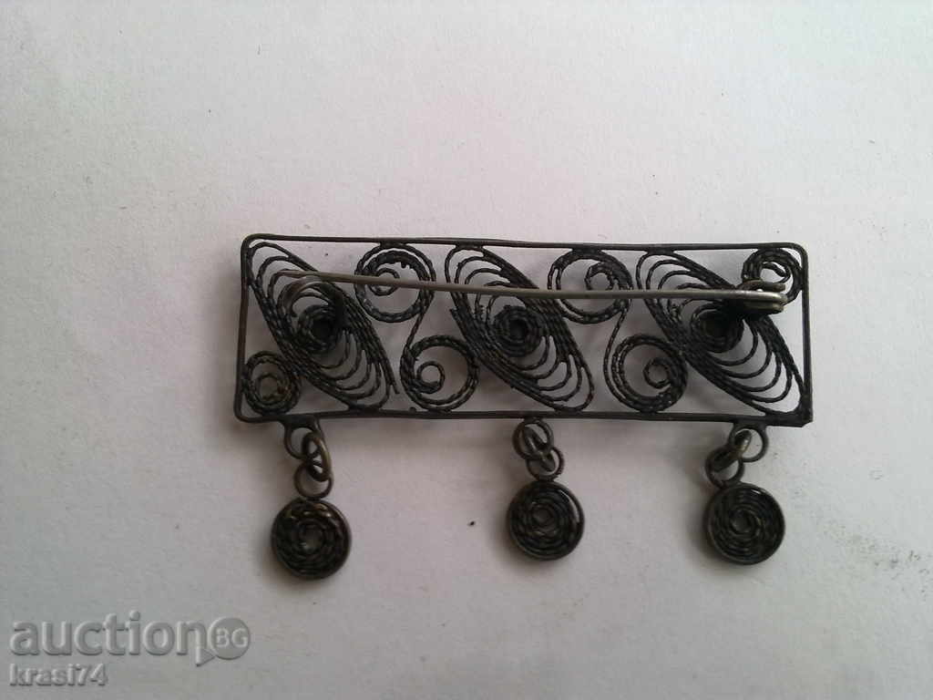 Old brooch with price 15.00 BGN | € 7.67 Old brooch with price 15.00 BGN | € 7.67