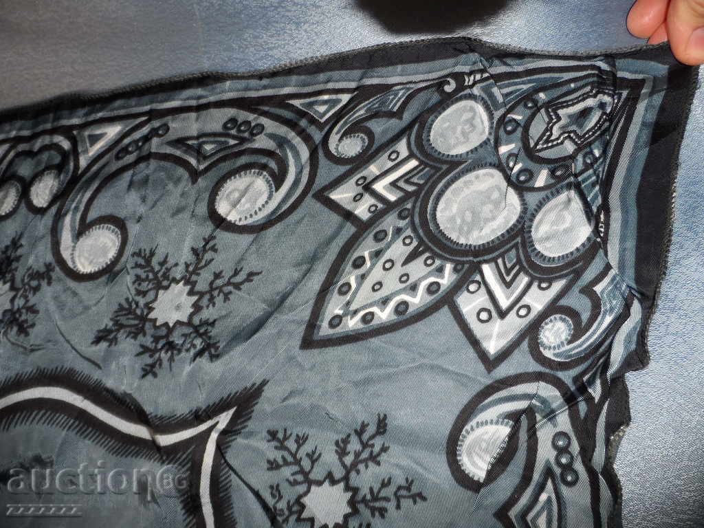 old head scarf with price 5.00 BGN | € 2.56