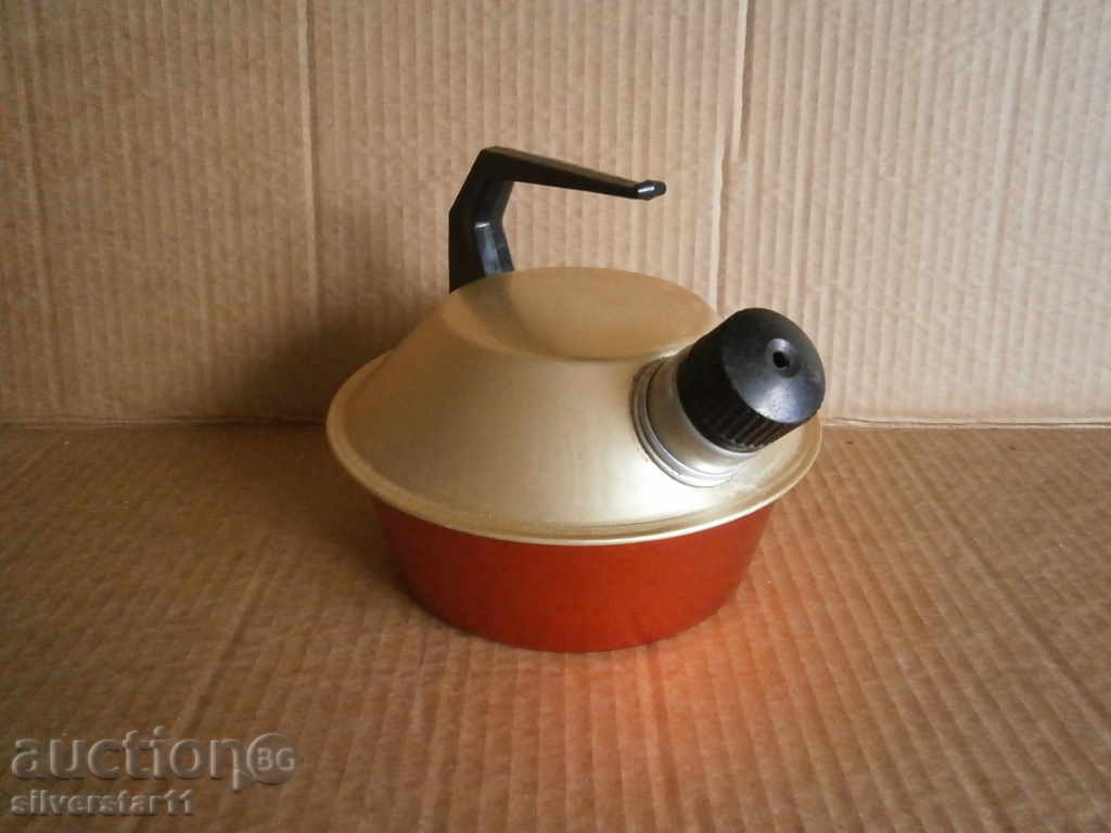 old vintage retro teapot with price 15.00 BGN | € 7.67 old vintage retro teapot with price 15.00 BGN | € 7.67