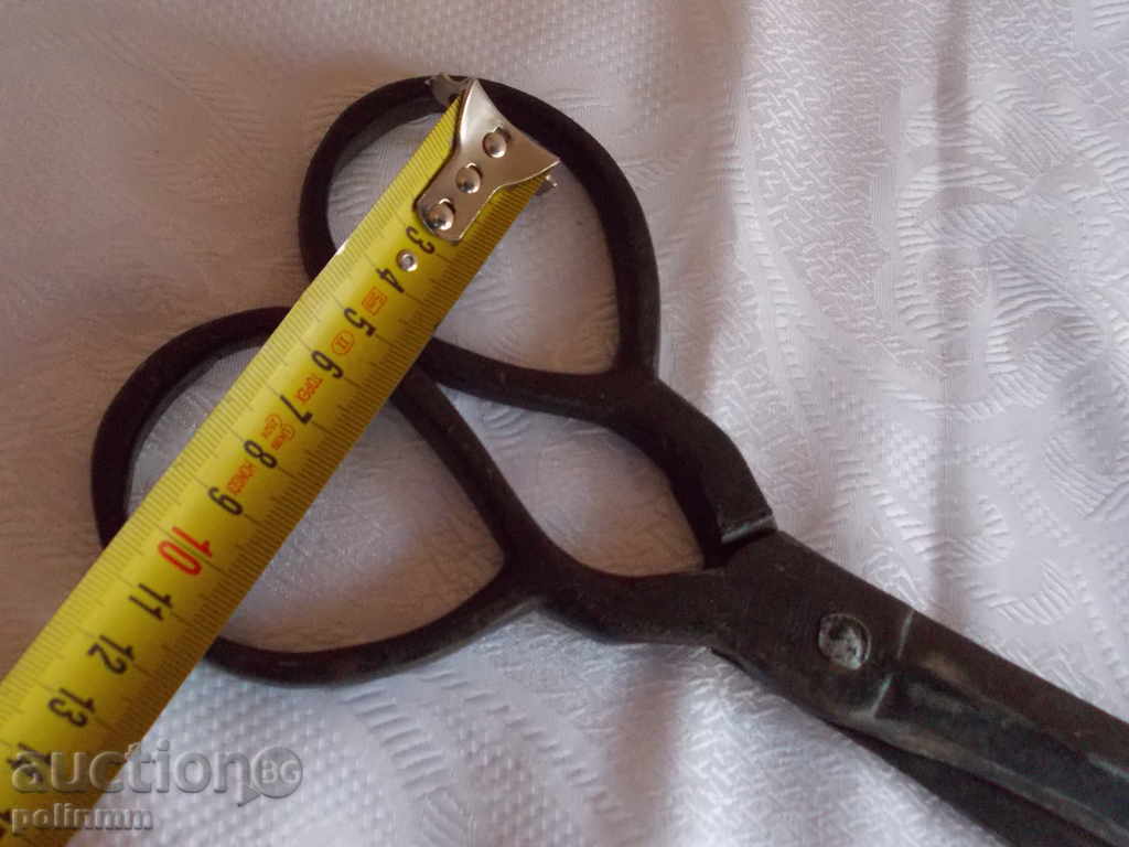 Auction  Great old scissors