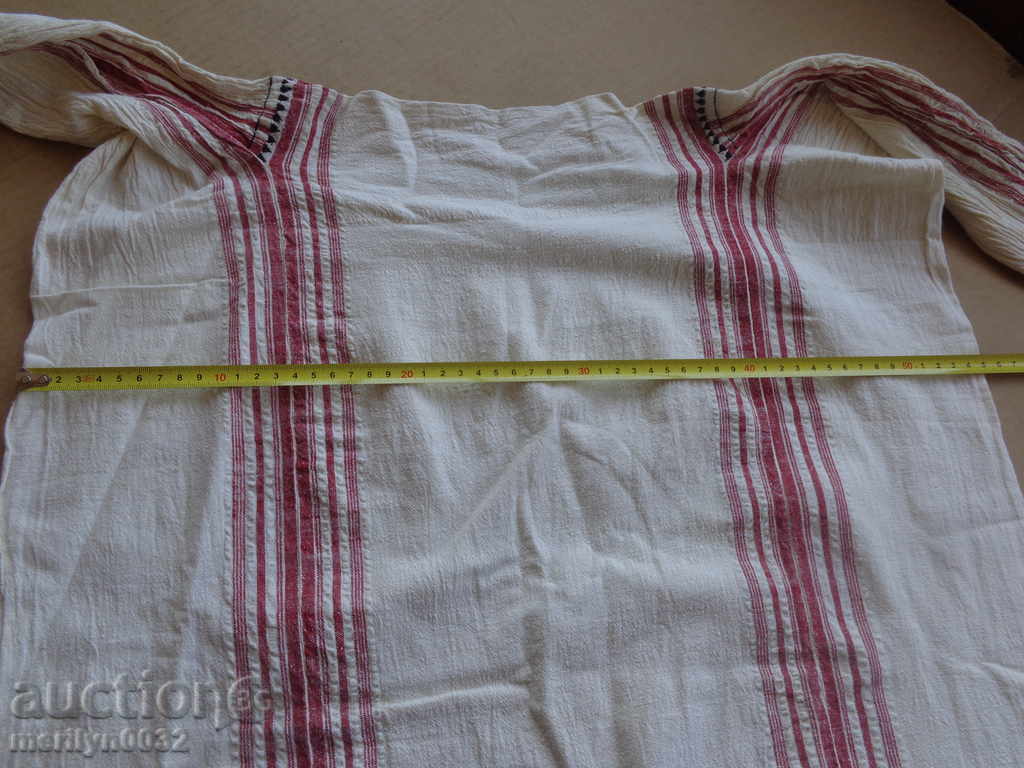 Delivery of An old hand-woven kennel shirt, a sukmann dress Delivery of An old hand-woven kennel shirt, a sukmann dress