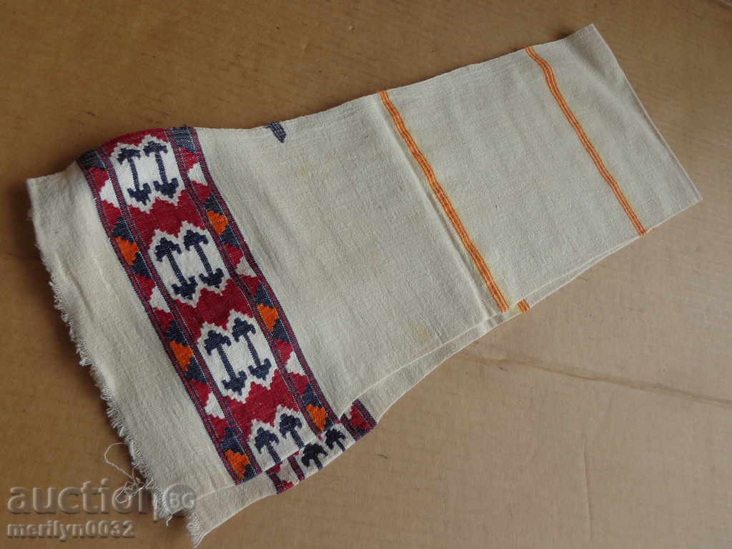 Auction  An old hand-woven cloth embroidery