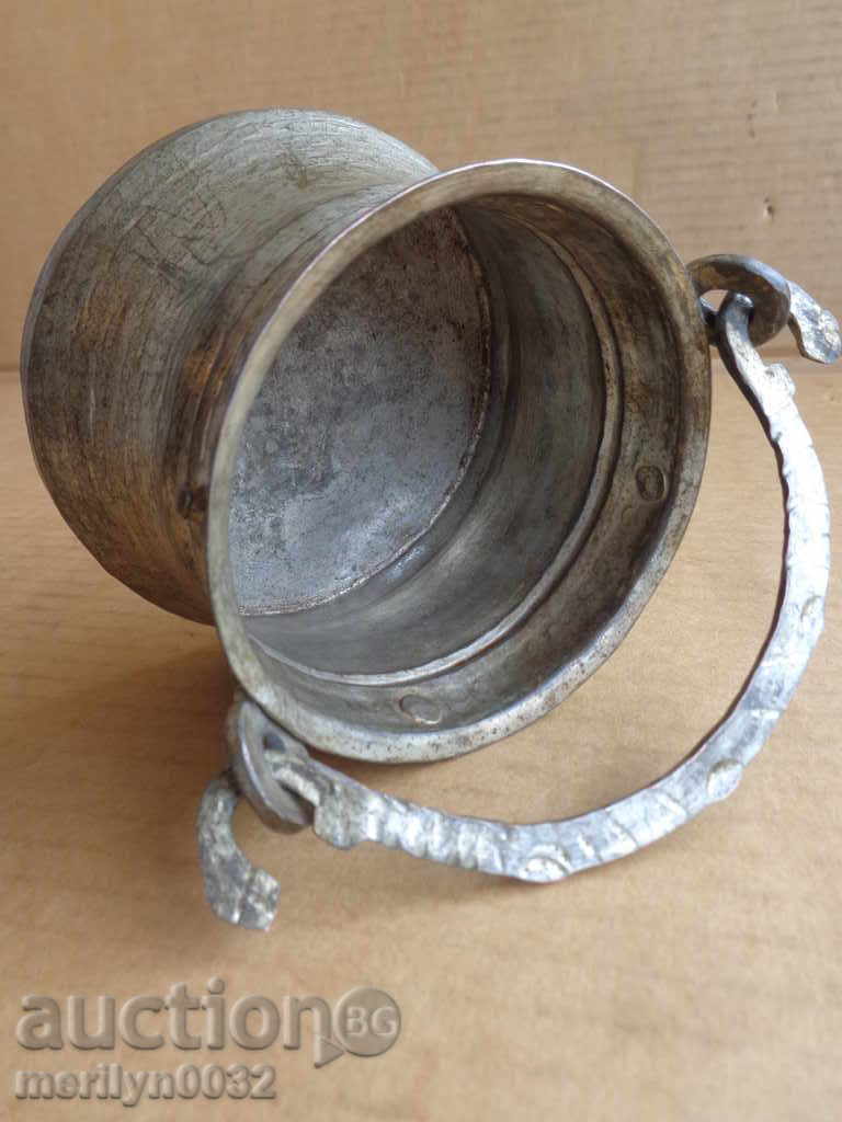 Auction An old bacon, a baker, a pot, a boiler, a copper pot Auction An old bacon, a baker, a pot, a boiler, a copper pot