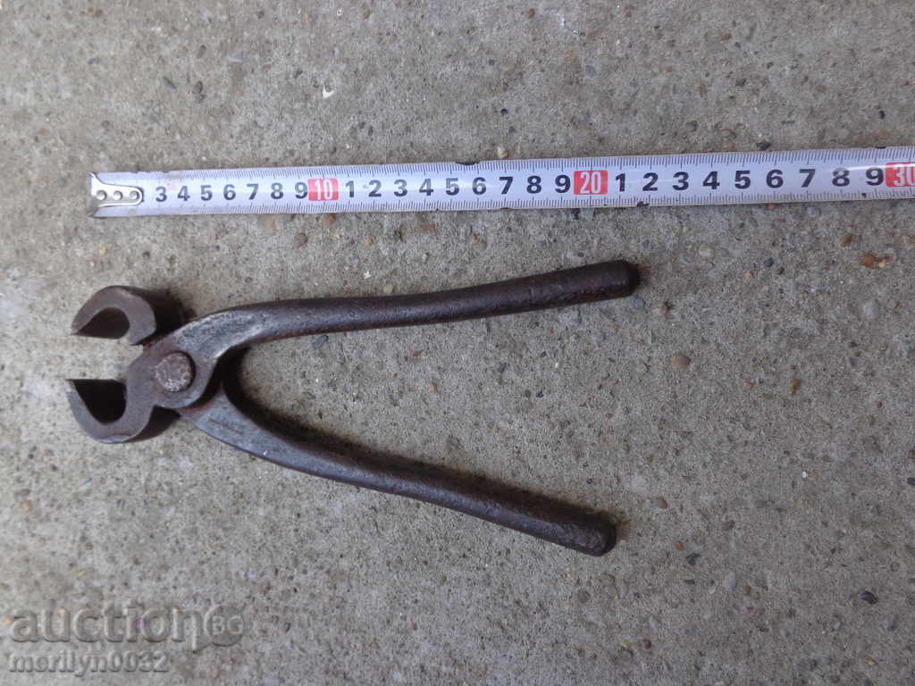 Ancient primitive crumpled keretten pliers in the 20th century with price 39.00 BGN | € 19.94 Ancient primitive crumpled keretten pliers in the 20th century with price 39.00 BGN | € 19.94