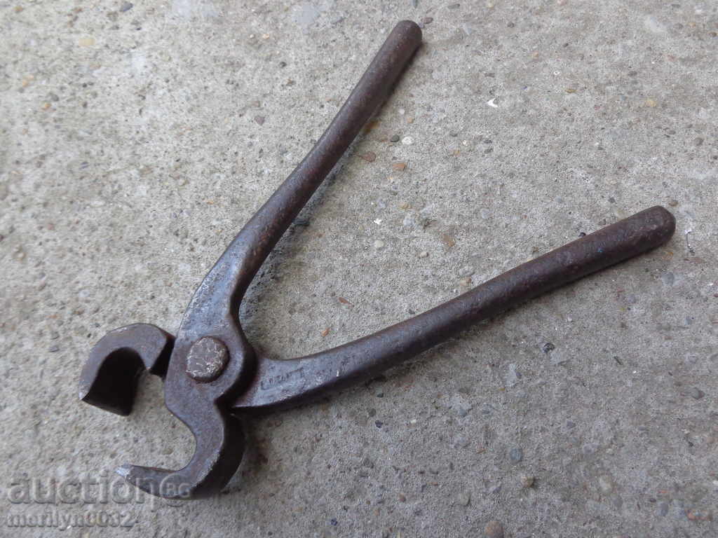 Auction Ancient primitive crumpled keretten pliers in the 20th century Auction Ancient primitive crumpled keretten pliers in the 20th century