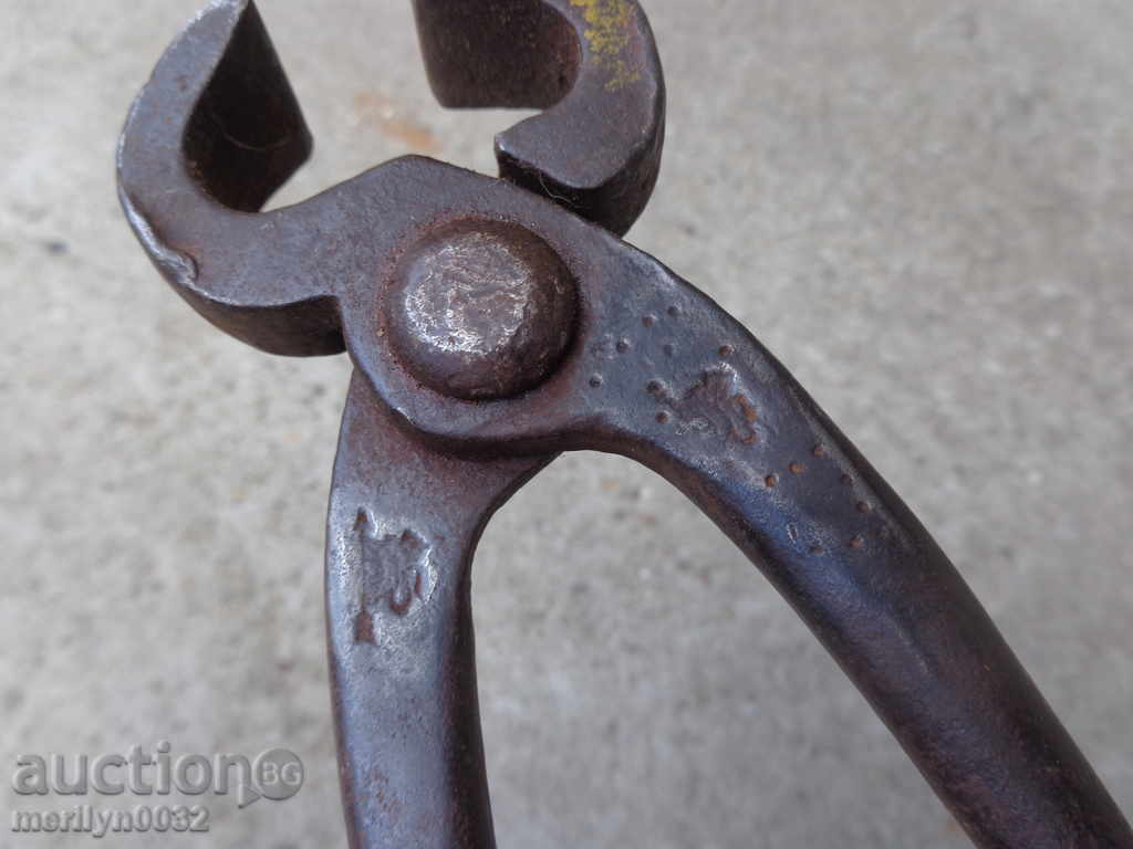 Delivery of Ancient primitive crumpled keretten pliers in the 20th century Delivery of Ancient primitive crumpled keretten pliers in the 20th century