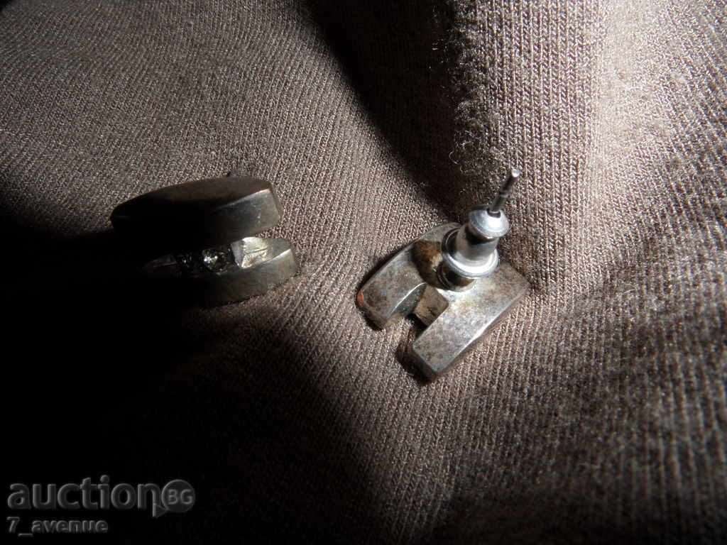 Licitație Argint cu pietricele cercelul și șuruburi 12/8/5 mm Licitație Argint cu pietricele cercelul și șuruburi 12/8/5 mm