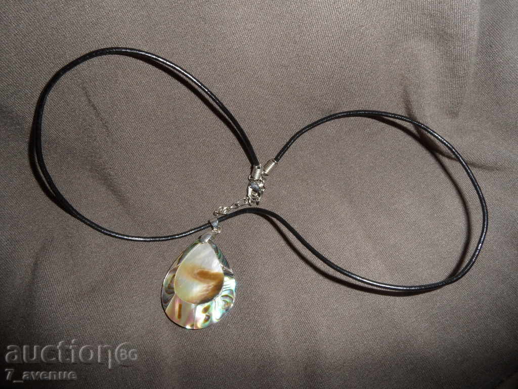 Auction WHITE HONEY, very beautiful 37/28 mm Auction WHITE HONEY, very beautiful 37/28 mm