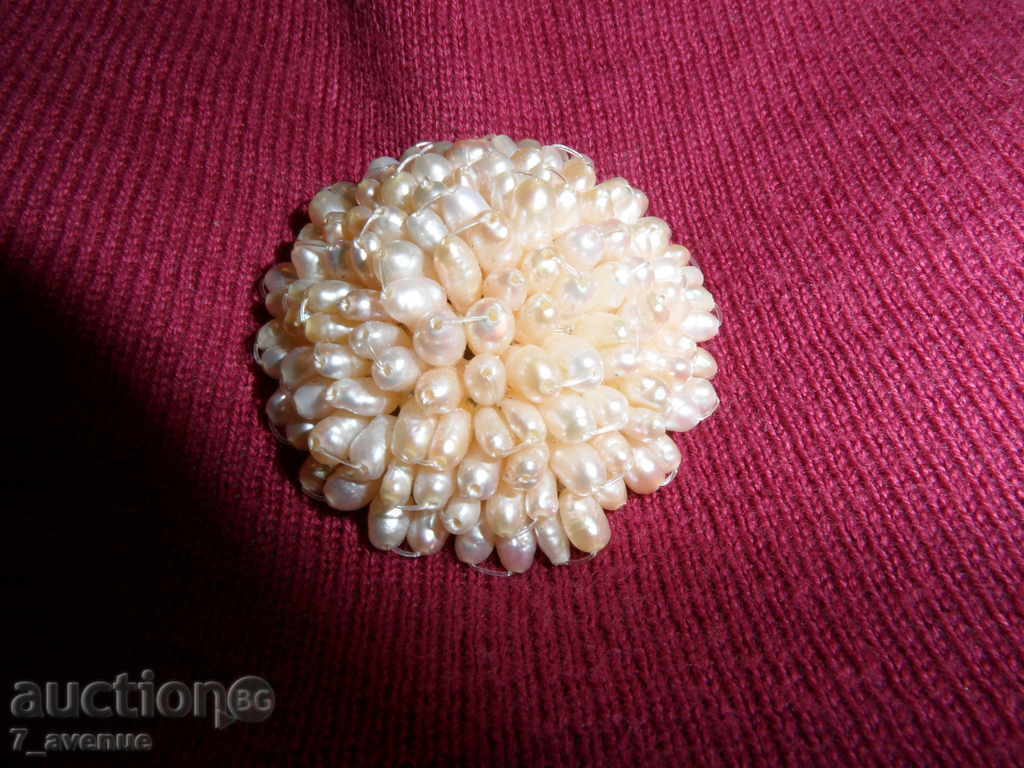 Broșă cu perle diam.35 mm, este minunat!