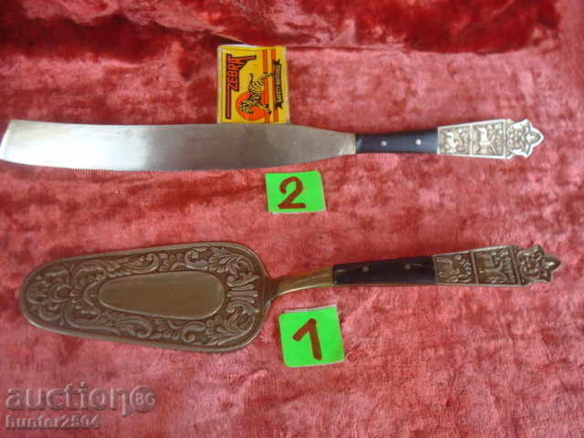 Μαχαίρι και φτυάρι από μπρούτζο με κοκάλινο χερούλι.