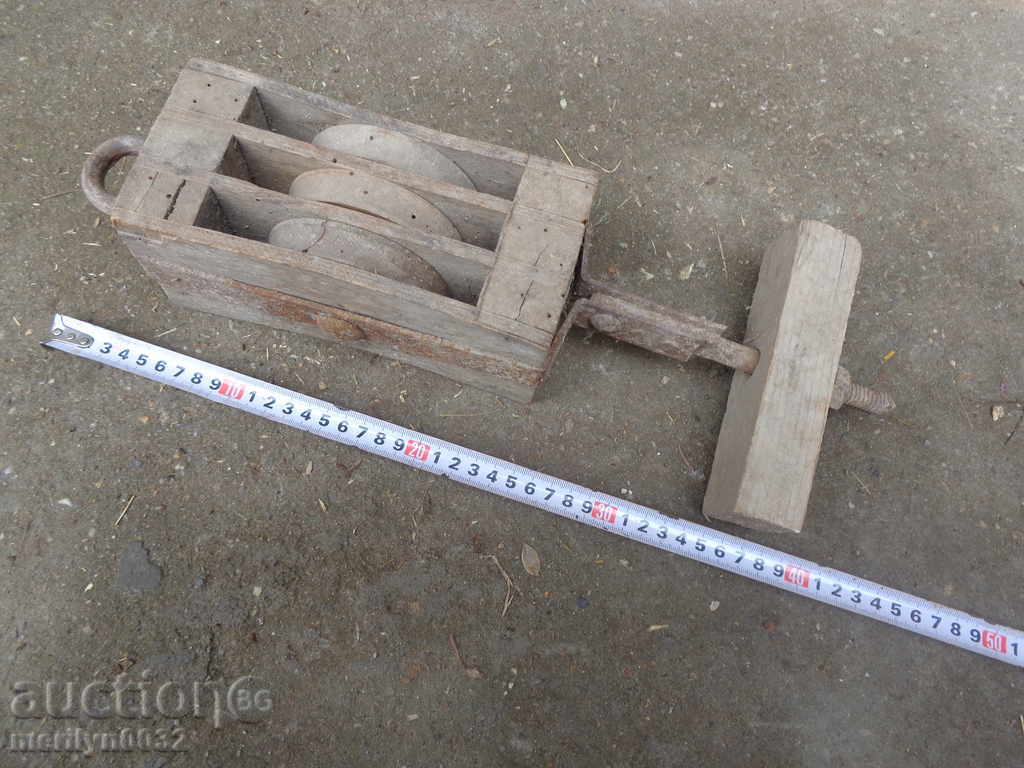 Delivery of Old wooden pulley pulley wooden pulley rollers Delivery of Old wooden pulley pulley wooden pulley rollers