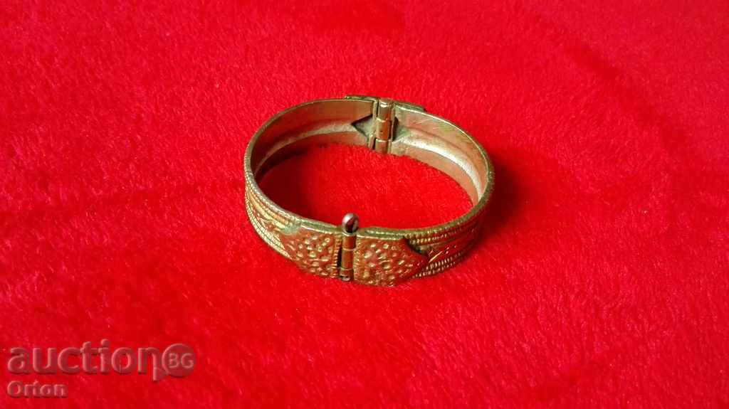 An old little bracelet with price 30.00 BGN | € 15.34 An old little bracelet with price 30.00 BGN | € 15.34