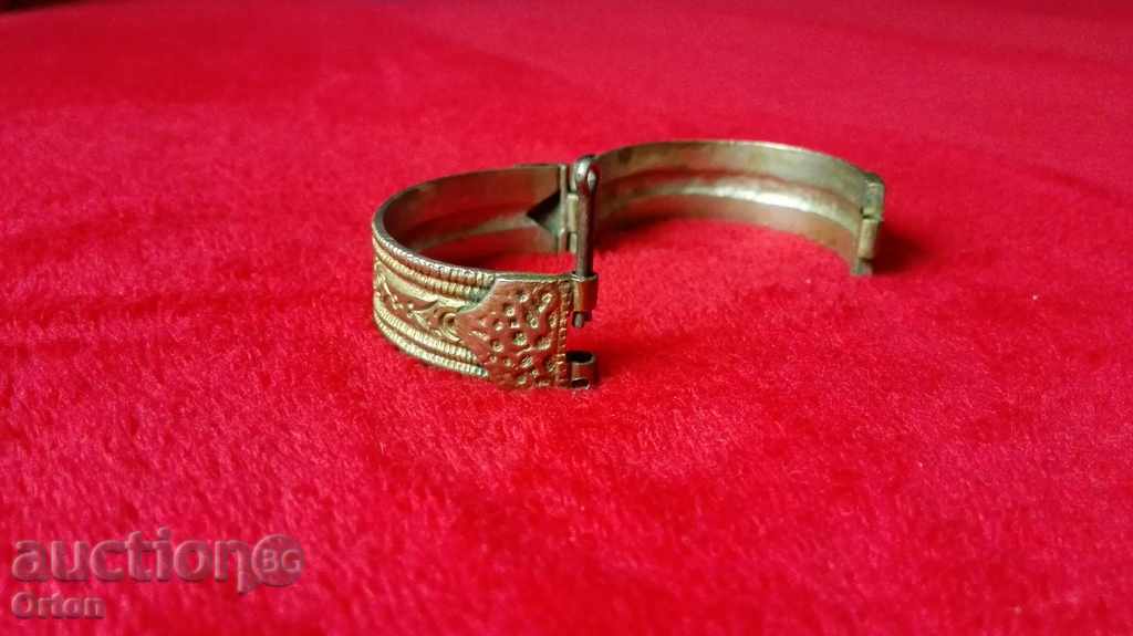 Auction An old little bracelet Auction An old little bracelet