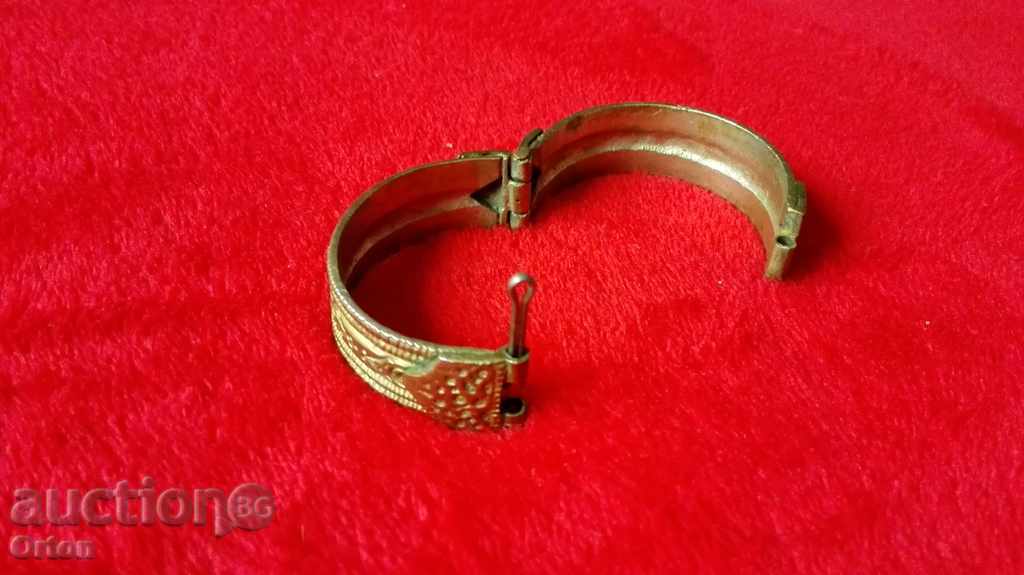 Delivery of An old little bracelet Delivery of An old little bracelet