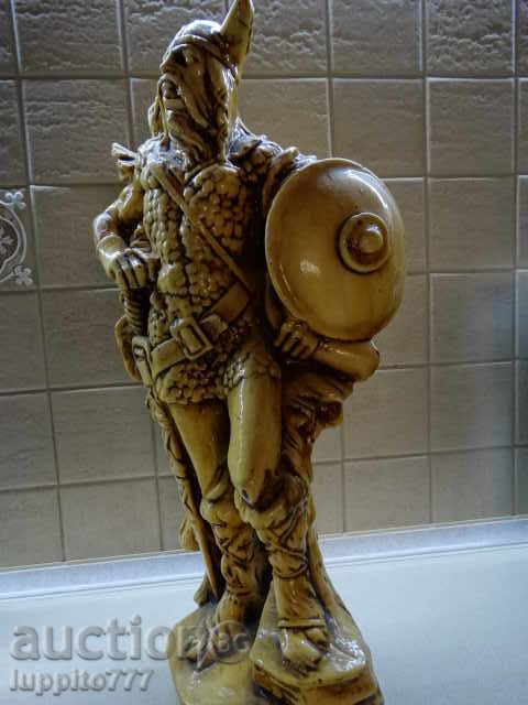 Licitație statuetă sculptura din plastic Licitație statuetă sculptura din plastic