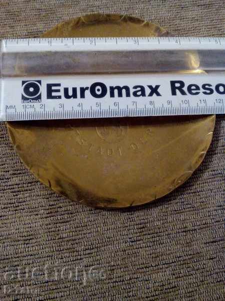 Бронзова чинийка сувенир с цена 5.00 лв. | € 2.56 Бронзова чинийка сувенир с цена 5.00 лв. | € 2.56