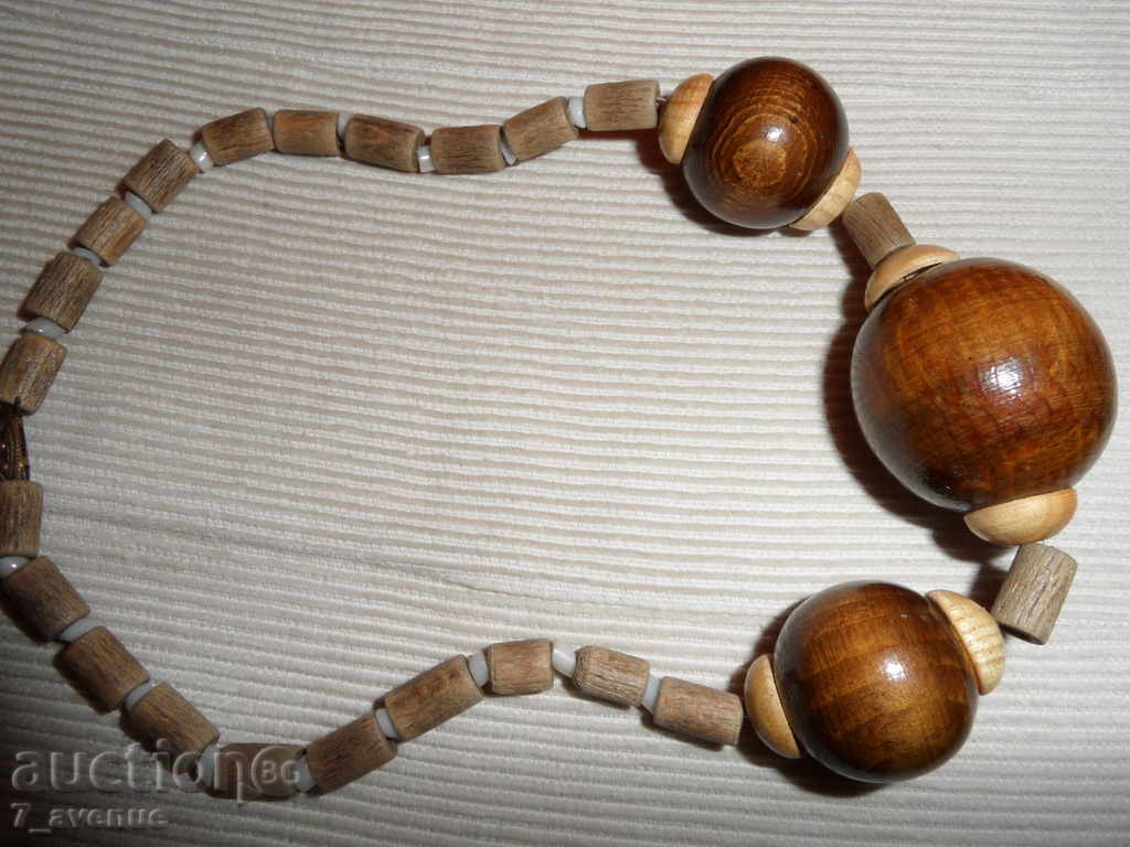 WHITE CHAIN with wood 30 cm, 32/30 cm. Christmas promotions !!!!!!!!! with price 2.99 BGN | € 1.53 WHITE CHAIN with wood 30 cm, 32/30 cm. Christmas promotions !!!!!!!!! with price 2.99 BGN | € 1.53