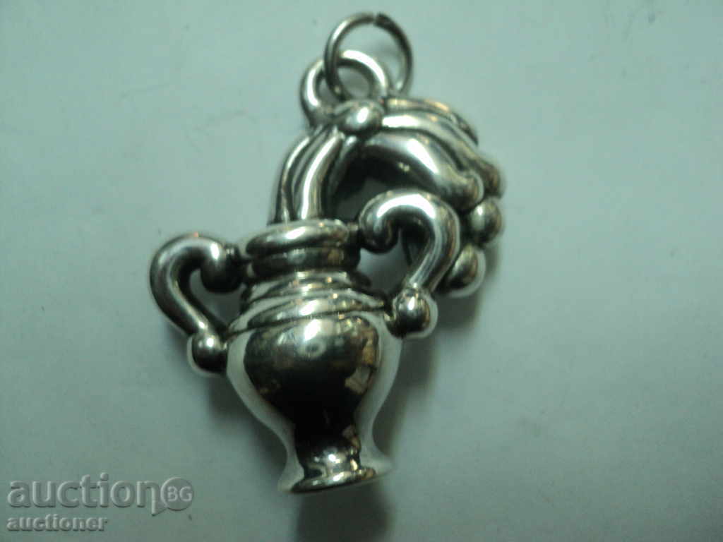 Frumos vaza argint -DIZAYNERSKA LUARE RRRRRRRRRRRR cu preț 40.00 BGN | € 20.45 Frumos vaza argint -DIZAYNERSKA LUARE RRRRRRRRRRRR cu preț 40.00 BGN | € 20.45