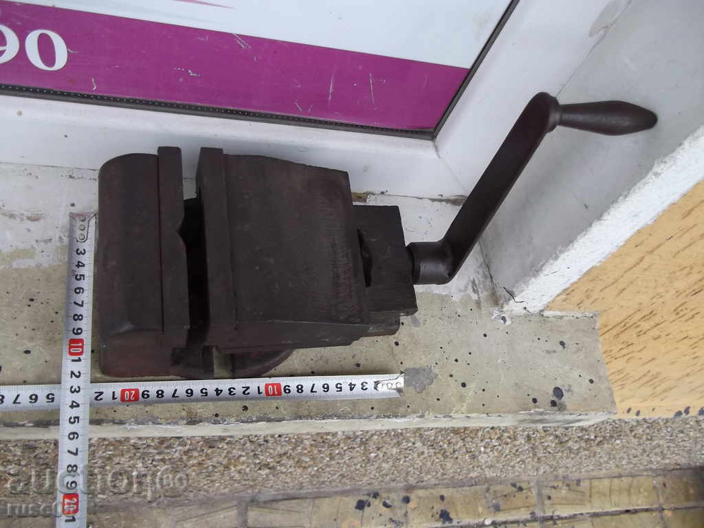 Machine vise with price 150.00 BGN | € 76.69 Machine vise with price 150.00 BGN | € 76.69