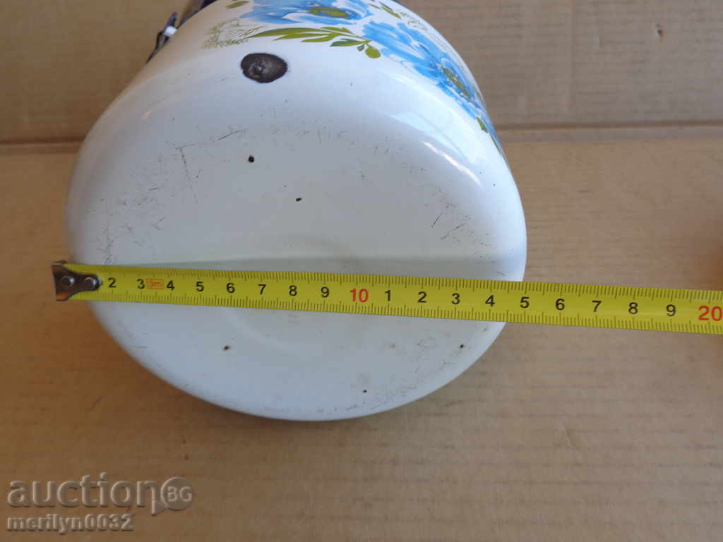 Enamelled pot, kettle, ketchup, kettle, wounded sod - 6 Enamelled pot, kettle, ketchup, kettle, wounded sod - 6