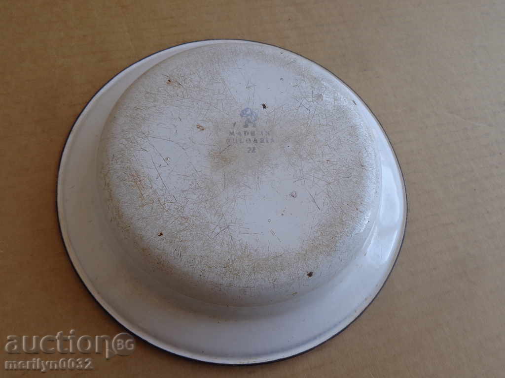 Enameled dish, enamel bowl, bowl, wounded soup with price 29.00 BGN | € 14.83 Enameled dish, enamel bowl, bowl, wounded soup with price 29.00 BGN | € 14.83