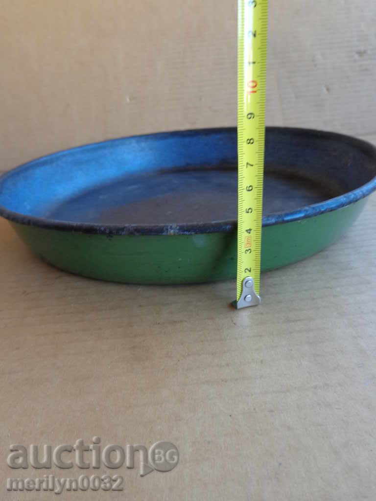 Enamelled tray, tray, enamel container