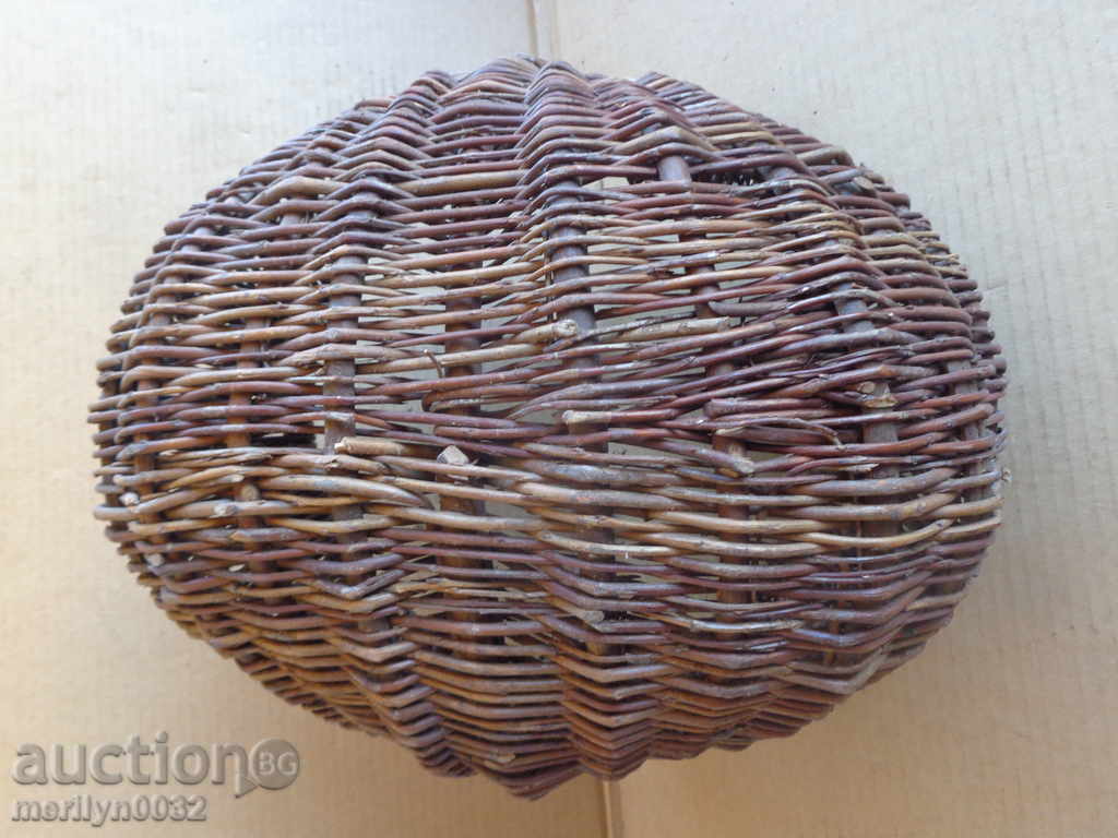 Delivery of An old hand-knit basket Delivery of An old hand-knit basket