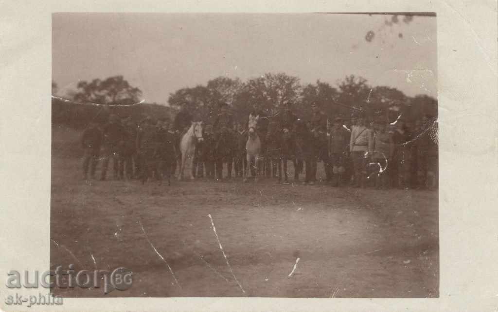 Стара снимка - Кавалеристи с конете си