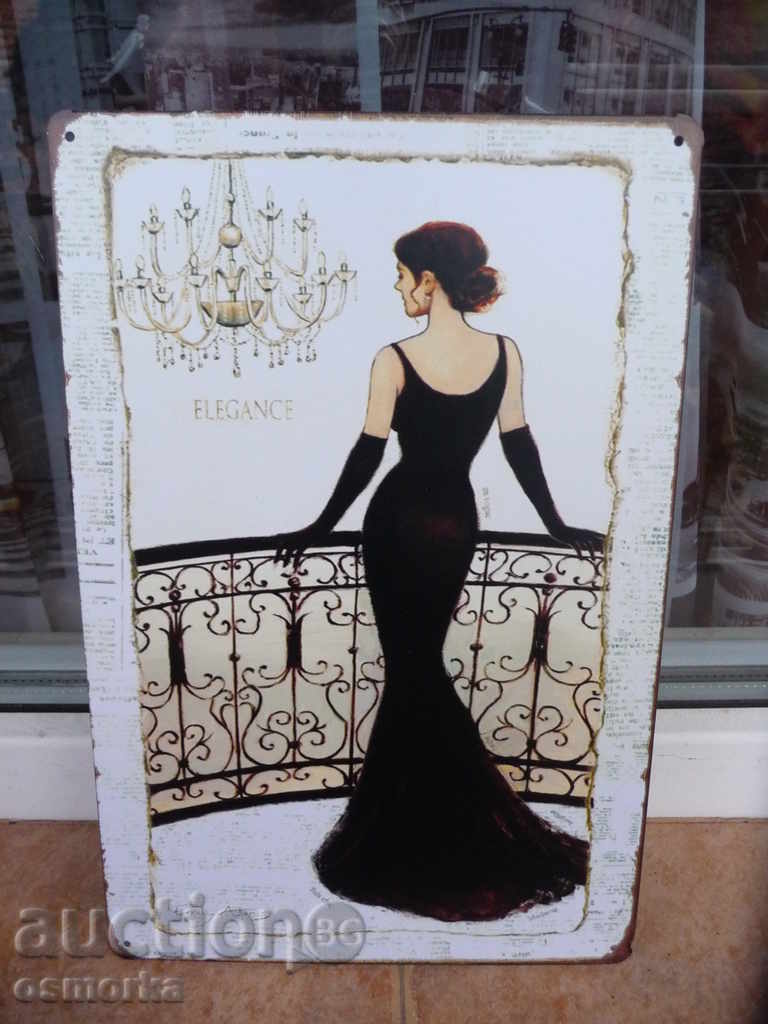 Метална табела мода дълга черна рокля балкон полилей парти