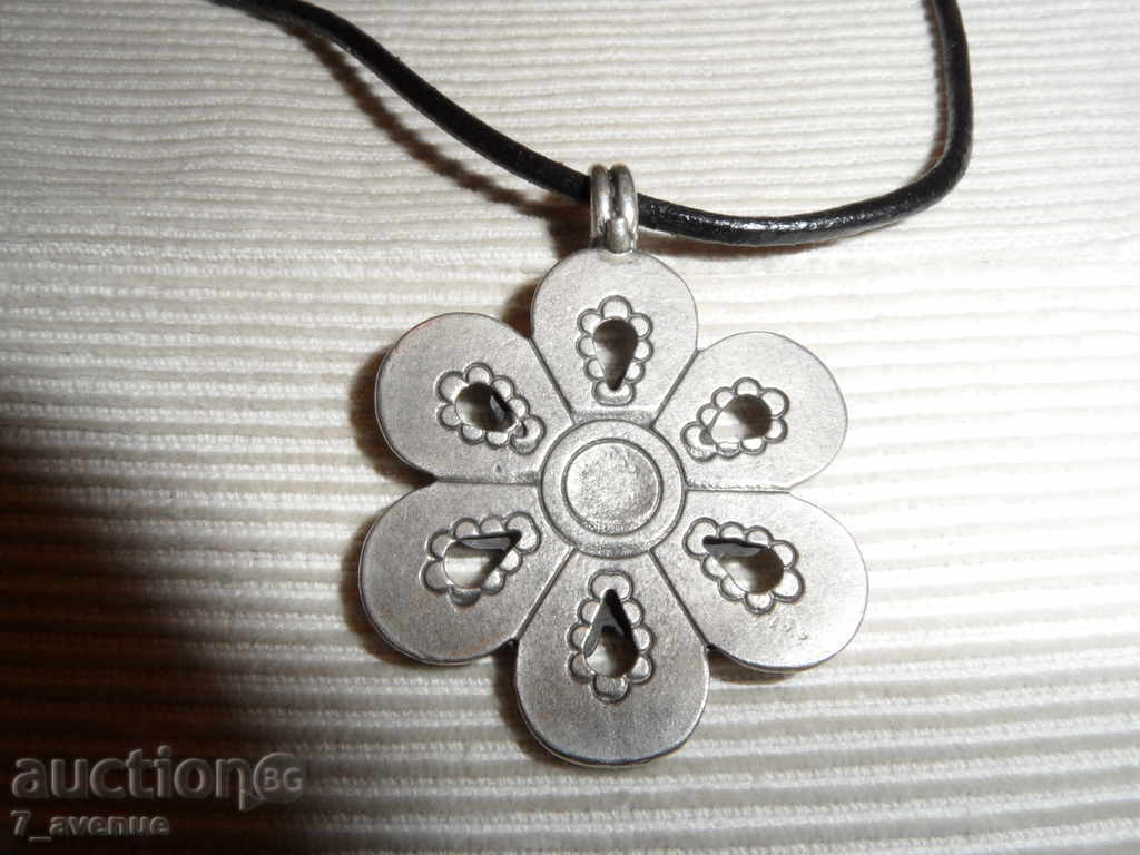 COLOR 46cm, with flower 4cm Very beautiful! Silver ??? with price 29.99 BGN | € 15.33