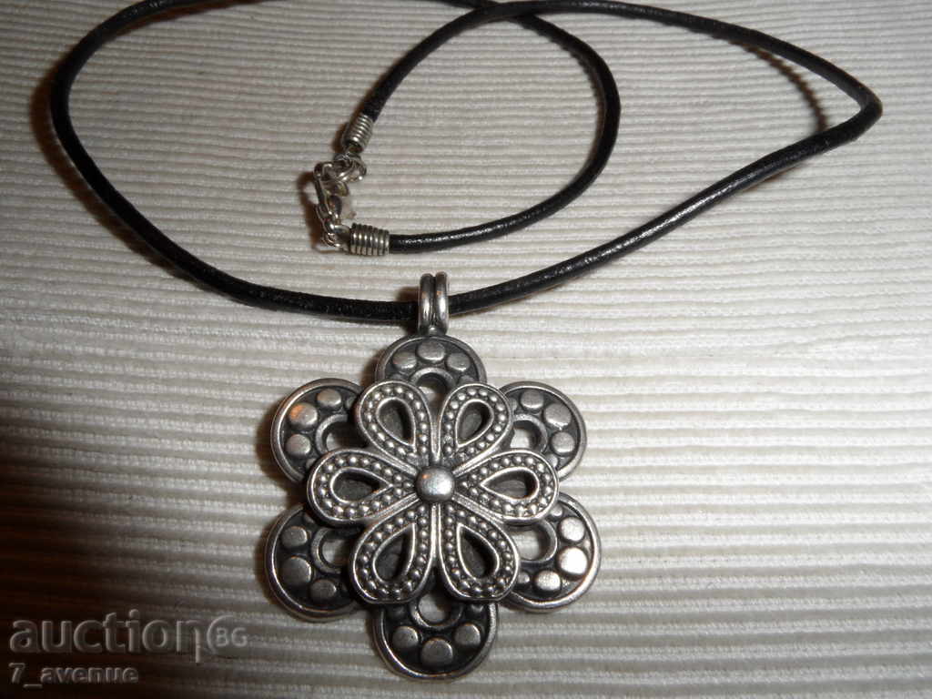 COLOR 46cm, with flower 4cm Very beautiful! Silver ???