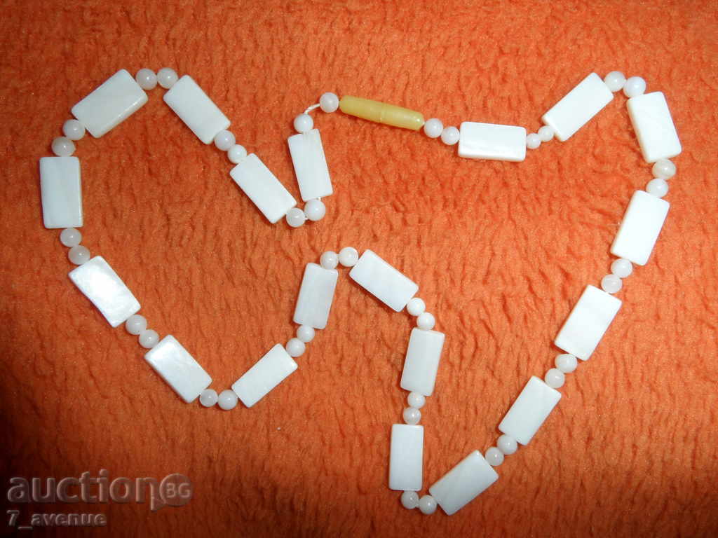 NECKLACE white mother-of-pearl 42/0.7cm with price € 6.99 | 13.67 BGN