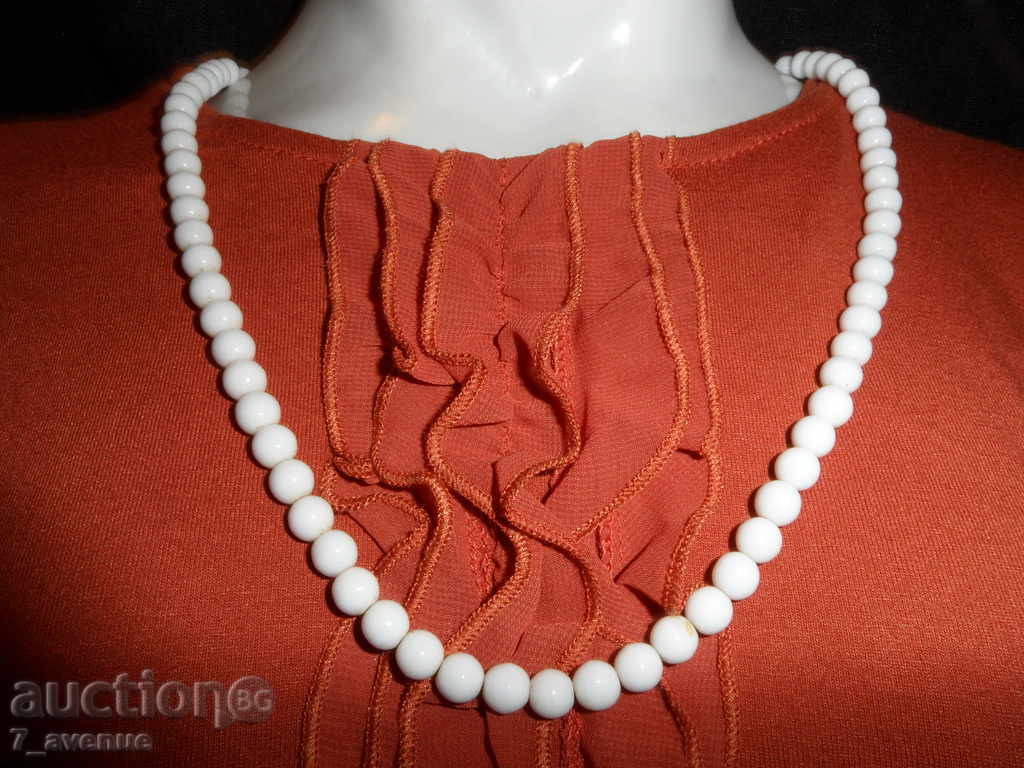 КОЛИЕ  в бяло 56/0,6см.Прекрасно е!