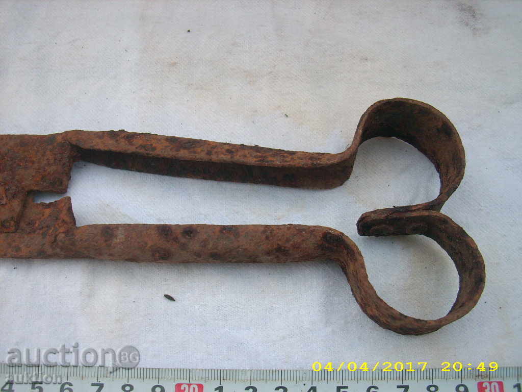 OLD BUCKETS FOR SHOULDING THE SHEEP with price 2.99 BGN | € 1.53 OLD BUCKETS FOR SHOULDING THE SHEEP with price 2.99 BGN | € 1.53