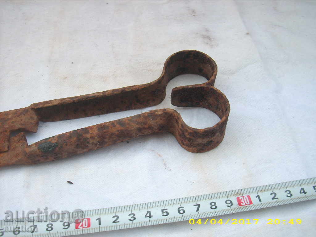 OLD BUCKETS FOR SHOULDING THE SHEEP - 5 OLD BUCKETS FOR SHOULDING THE SHEEP - 5