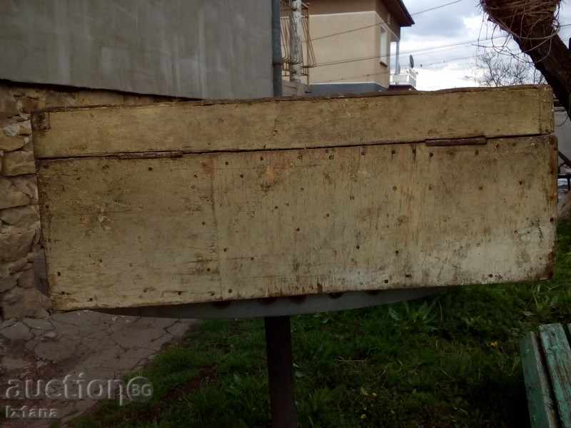 An old wooden suitcase - 6 An old wooden suitcase - 6