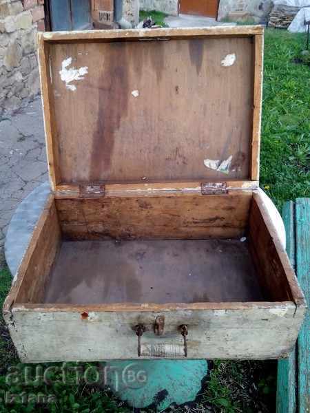 An old wooden suitcase - 7 An old wooden suitcase - 7