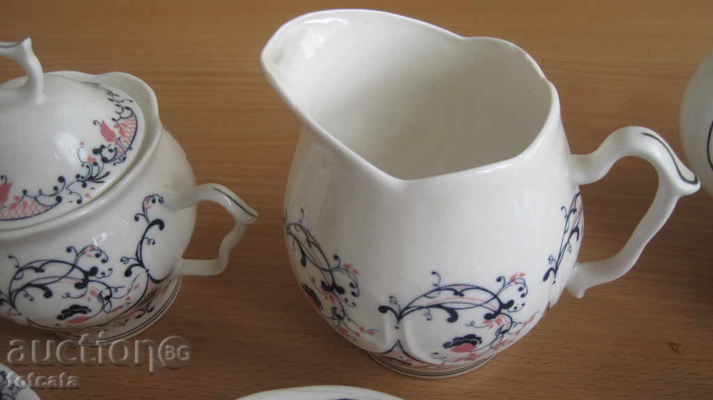 Auction UNIQUE BEAUTY BONE PORCELAIN Auction UNIQUE BEAUTY BONE PORCELAIN