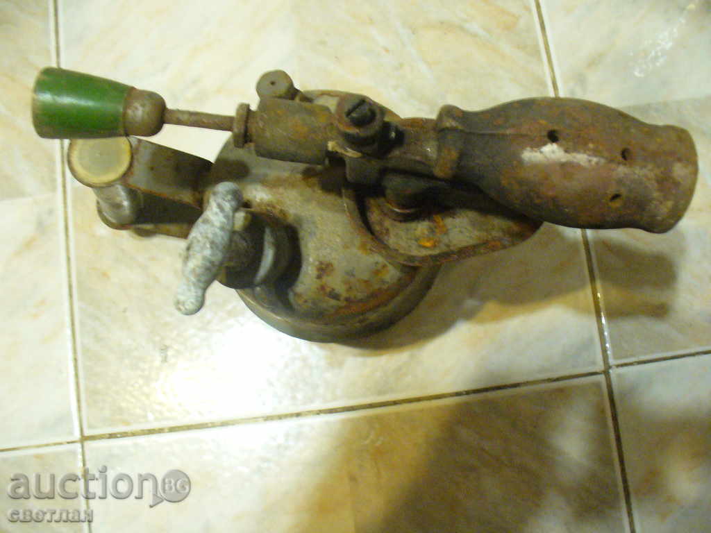 benzina LAMP cu preț 33.50 BGN | € 17.13