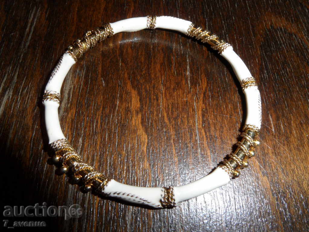 ROUND with enamel, gilded, very beautiful! 6.7 / 0.5cm Unique! with price 12.99 BGN | € 6.64 ROUND with enamel, gilded, very beautiful! 6.7 / 0.5cm Unique! with price 12.99 BGN | € 6.64