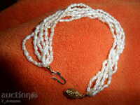 VERDE de perle albe 6 rânduri, lungime de 21 cm. frumos!