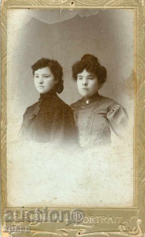 ST. PHOTOGRAPHY - CARDBOARD - M1064 ST. PHOTOGRAPHY - CARDBOARD - M1064