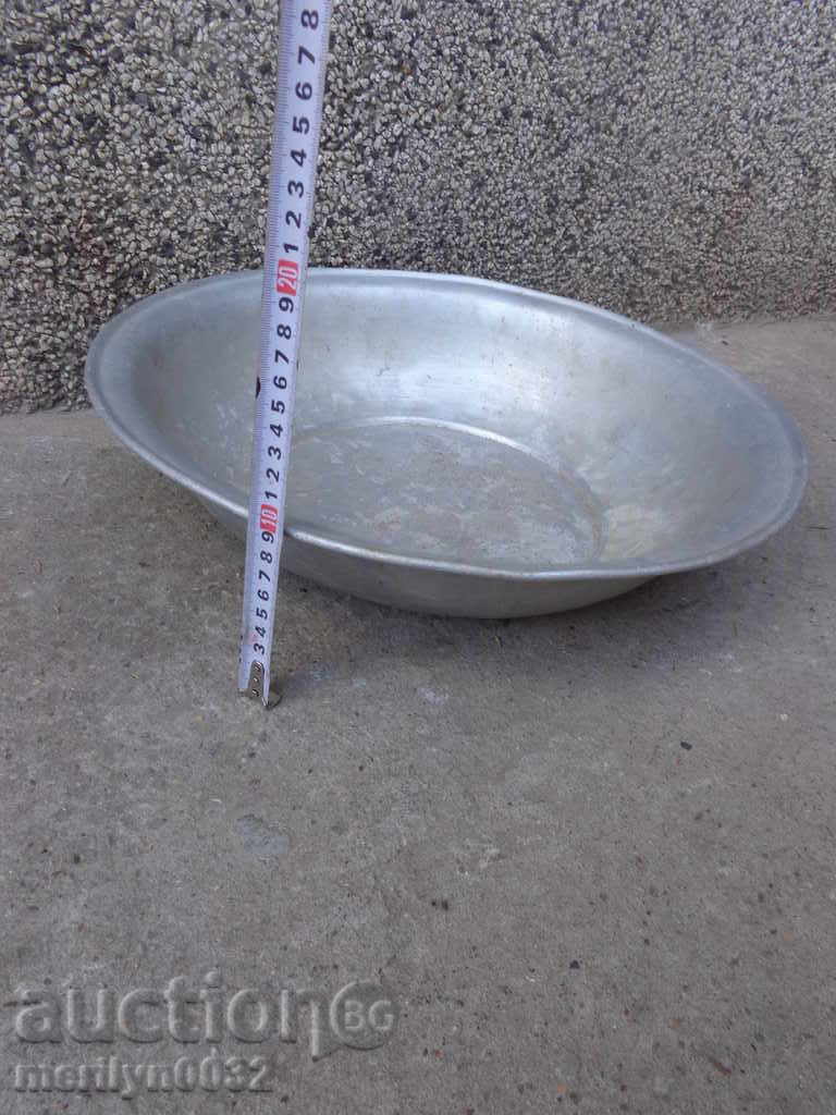 Delivery of Old aluminum bowl bowl Delivery of Old aluminum bowl bowl