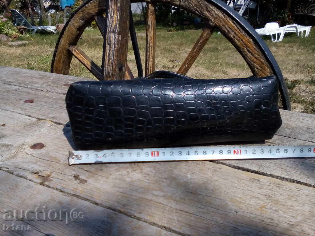 Auction Old Lady's Bag Auction Old Lady's Bag