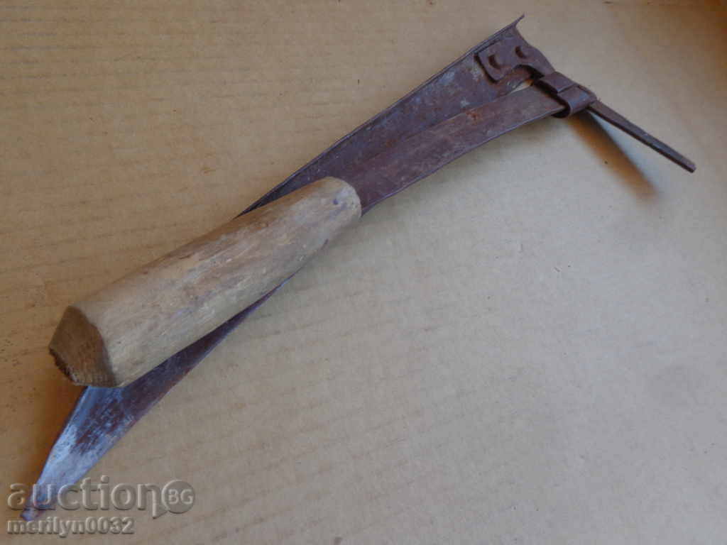 Folding forged hammer with wrought iron sutter blade with price 45.00 BGN | € 23.01 Folding forged hammer with wrought iron sutter blade with price 45.00 BGN | € 23.01