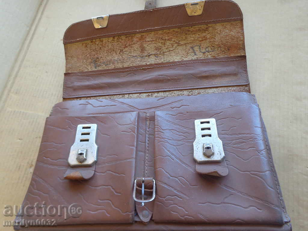 Παλιά δερμάτινη τσάντα, πορτοφόλι, βαλίτσα αρχές του 20ου αιώνα με τιμή 89.00 BGN | € 45.50 Παλιά δερμάτινη τσάντα, πορτοφόλι, βαλίτσα αρχές του 20ου αιώνα με τιμή 89.00 BGN | € 45.50