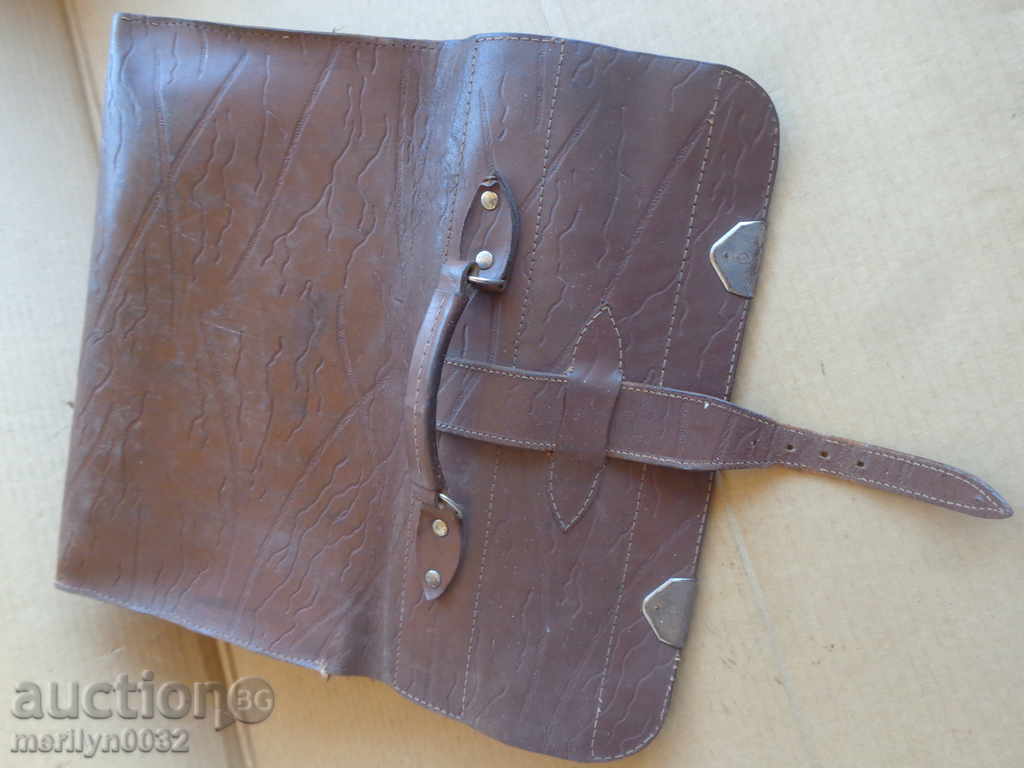 Παράδοση Παλιά δερμάτινη τσάντα, πορτοφόλι, βαλίτσα αρχές του 20ου αιώνα Παράδοση Παλιά δερμάτινη τσάντα, πορτοφόλι, βαλίτσα αρχές του 20ου αιώνα