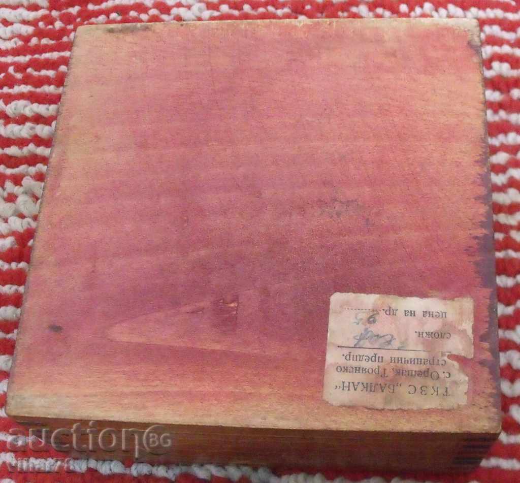 cutie veche de lemn - 5