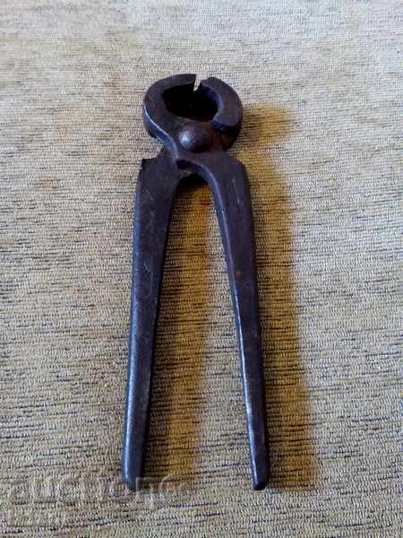 Ancient pliers with price 4.00 BGN | € 2.05 Ancient pliers with price 4.00 BGN | € 2.05