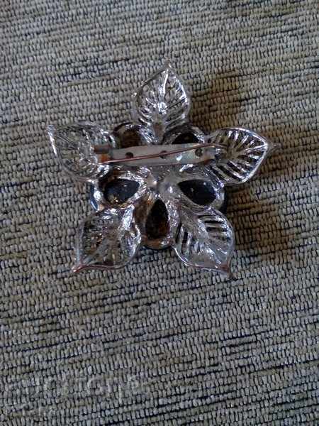 Old brooch with price 10.00 BGN | € 5.11
